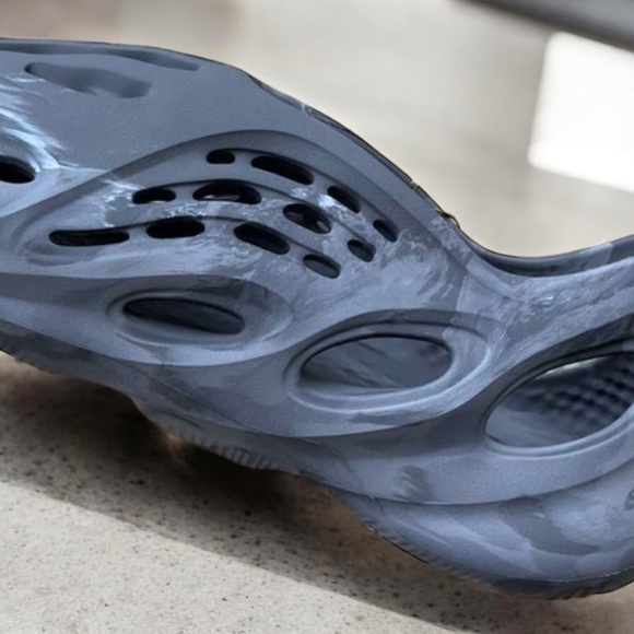 NWT Men’s adidas Yeezy Foam Granite Runner’s - Picture 13 of 16